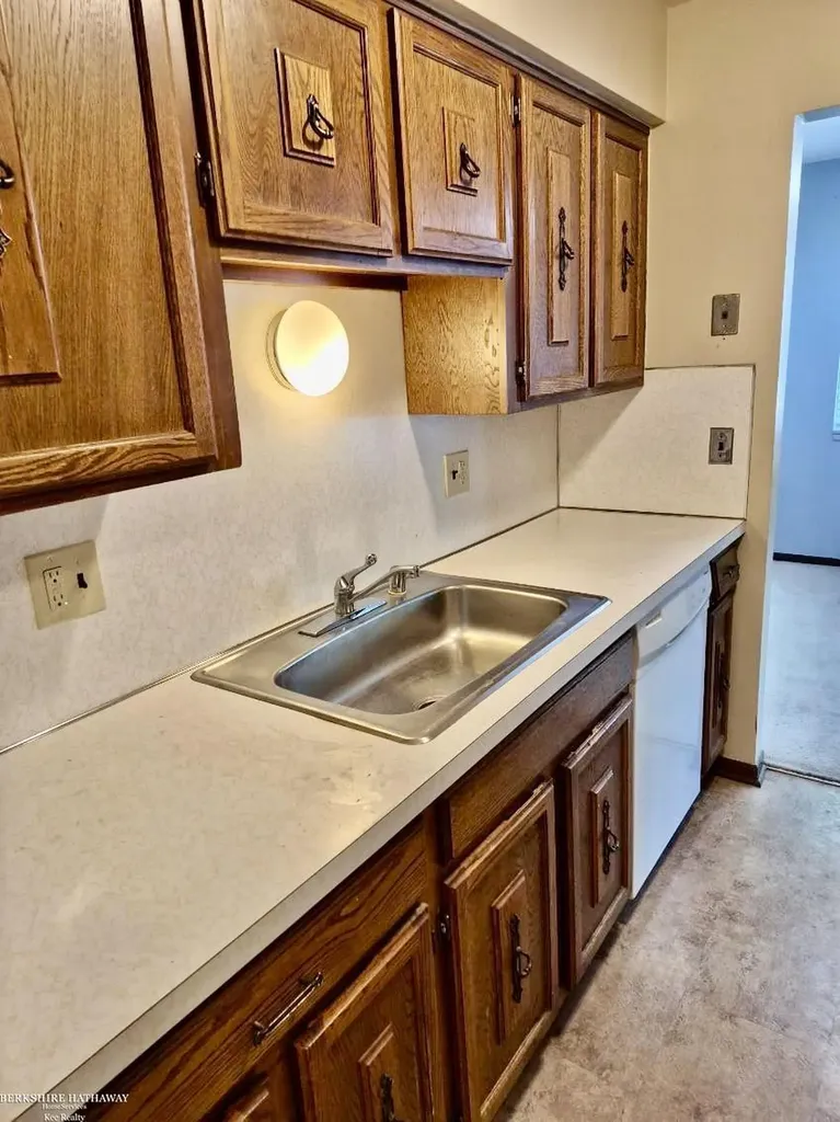 22870 E 9 Mile Road St. Clair Shores City MI 48080