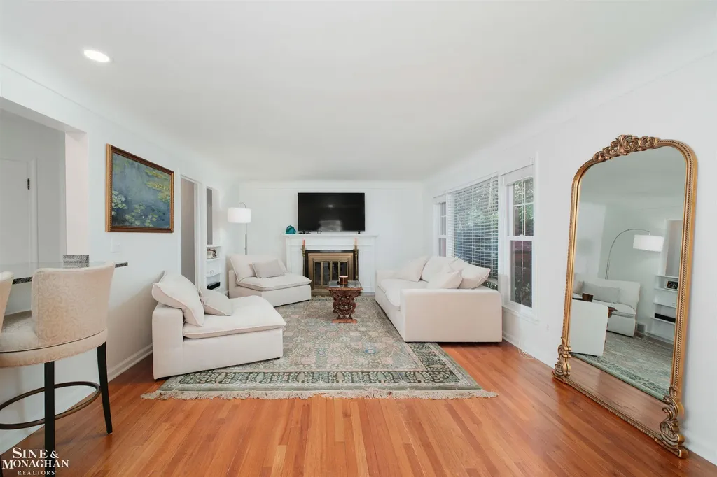 486 Bournemouth Road Grosse Pointe Farms City MI 48236