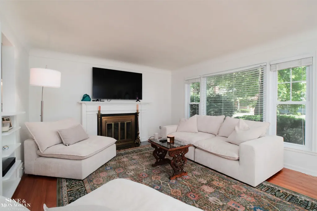 486 Bournemouth Road Grosse Pointe Farms City MI 48236