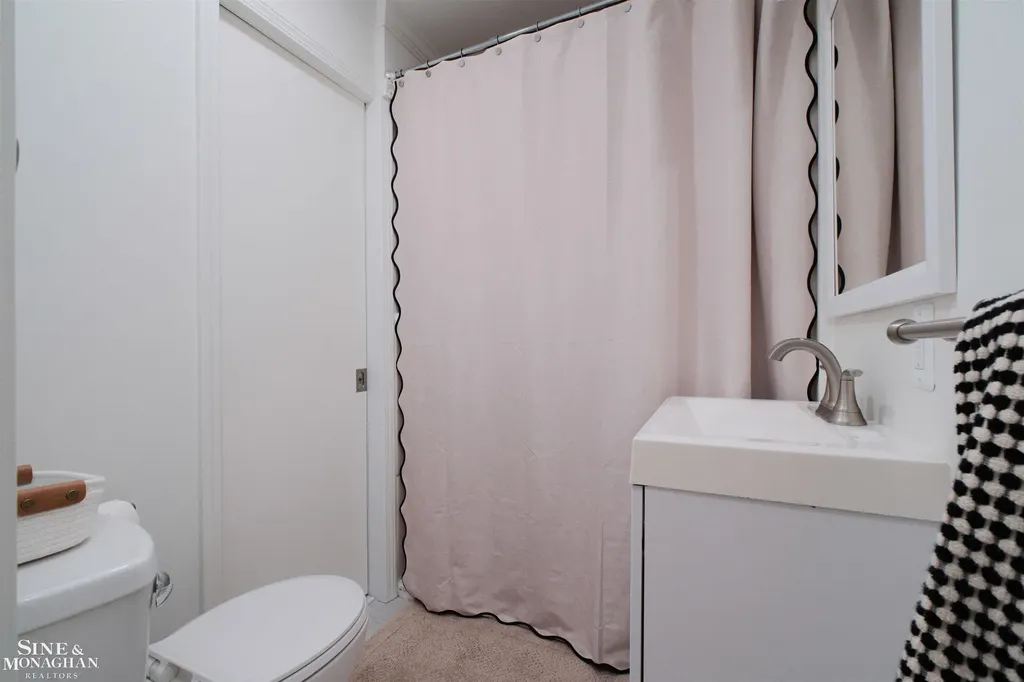 486 Bournemouth Road Grosse Pointe Farms City MI 48236