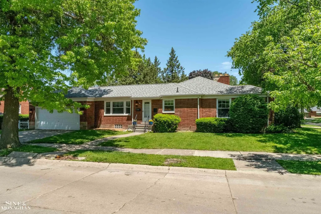 486 Bournemouth Road Grosse Pointe Farms City MI 48236