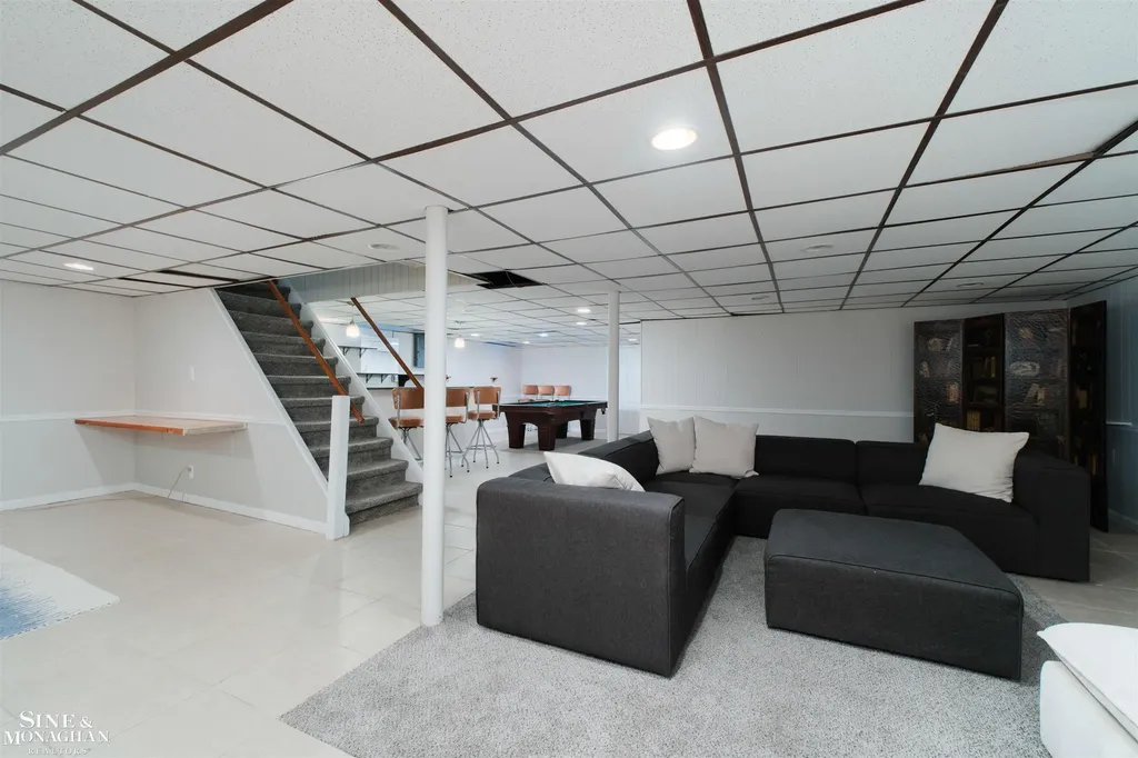 486 Bournemouth Road Grosse Pointe Farms City MI 48236
