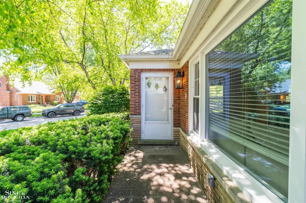 486 Bournemouth Road Grosse Pointe Farms City MI 48236