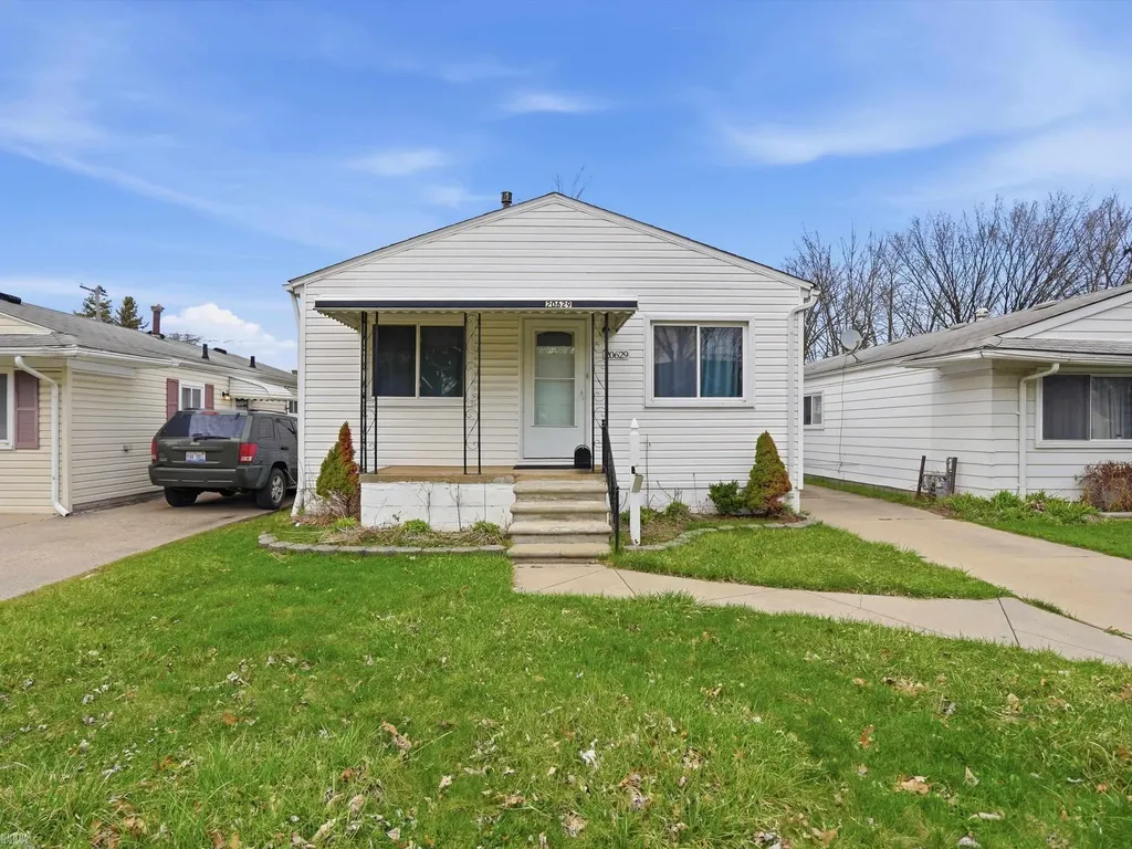 20629 Hollywood Street Harper Woods City MI 48225