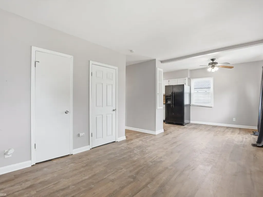 20629 Hollywood Street Harper Woods City MI 48225