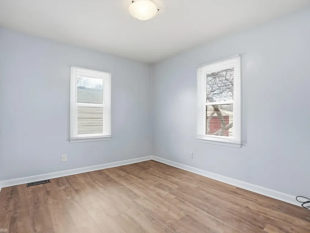20629 Hollywood Street Harper Woods City MI 48225