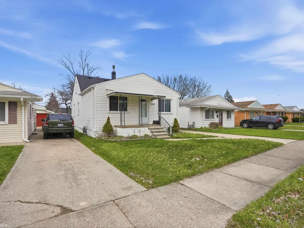 20629 Hollywood Street Harper Woods City MI 48225