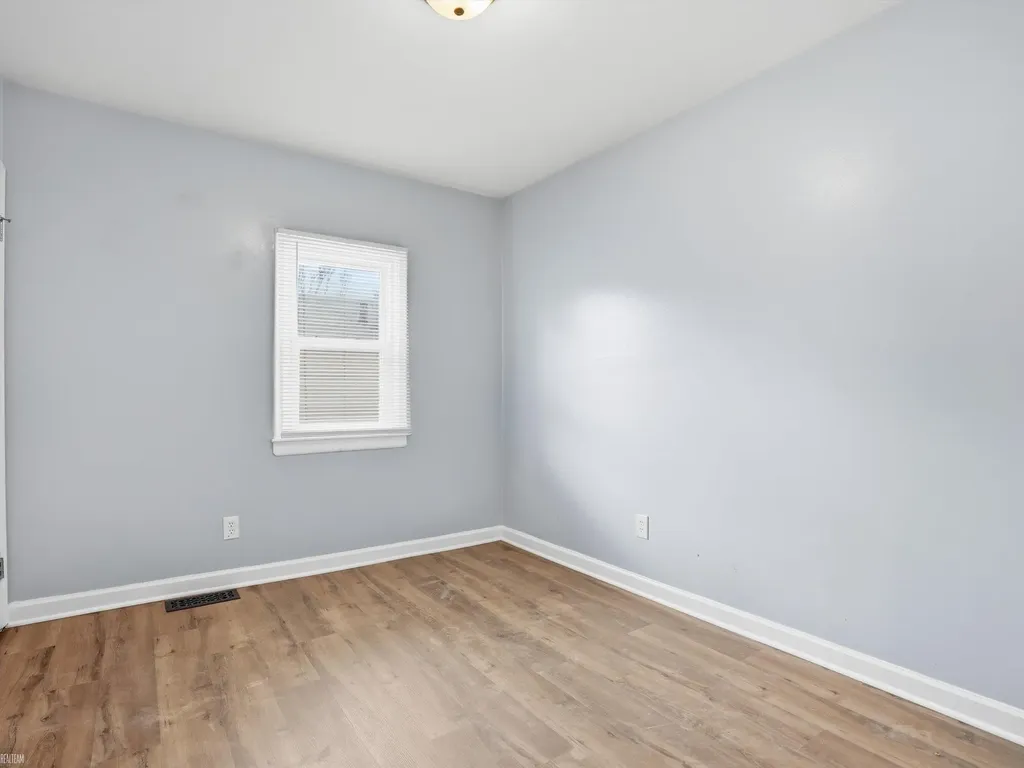 20629 Hollywood Street Harper Woods City MI 48225