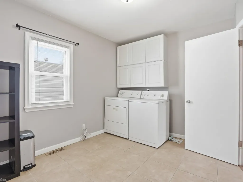 20629 Hollywood Street Harper Woods City MI 48225