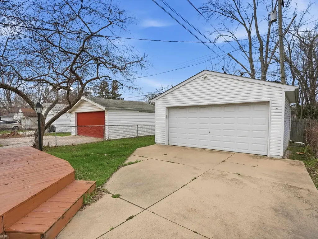 20629 Hollywood Street Harper Woods City MI 48225