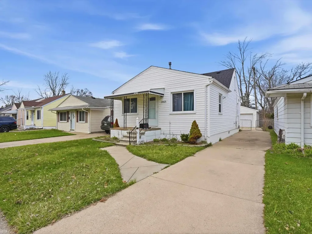 20629 Hollywood Street Harper Woods City MI 48225