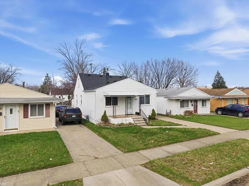 20629 Hollywood Street Harper Woods City MI 48225