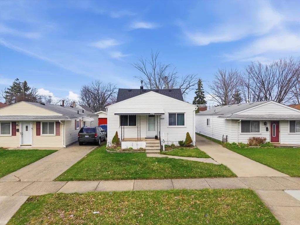 20629 Hollywood Street Harper Woods City MI 48225