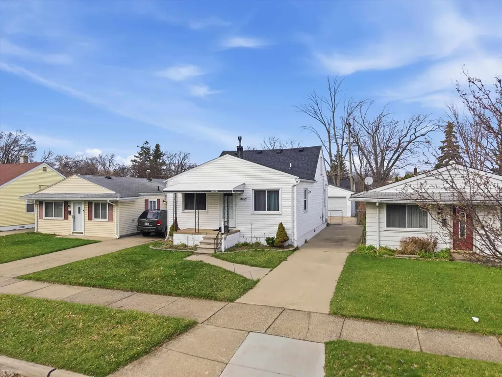 20629 Hollywood Street Harper Woods City MI 48225