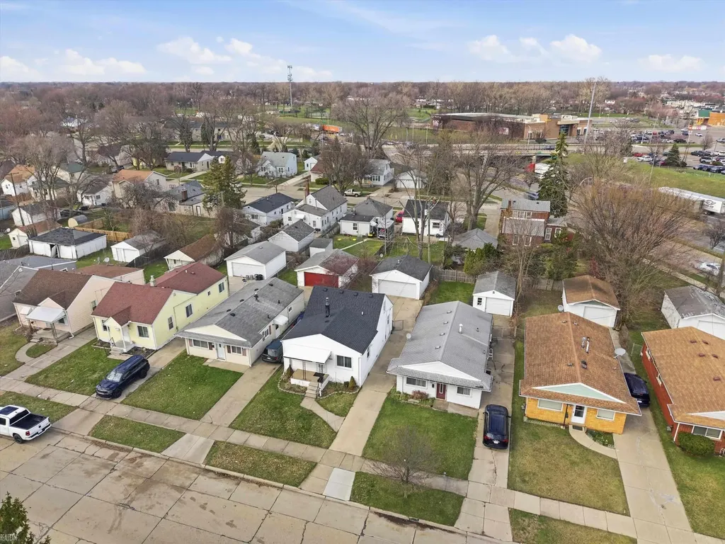 20629 Hollywood Street Harper Woods City MI 48225