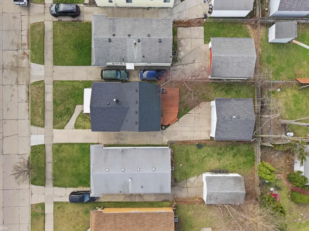 20629 Hollywood Street Harper Woods City MI 48225
