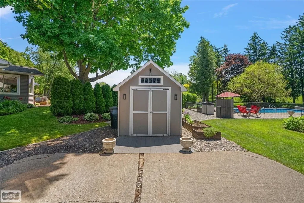 9780 Klais Road Independence Charter Township MI 48348