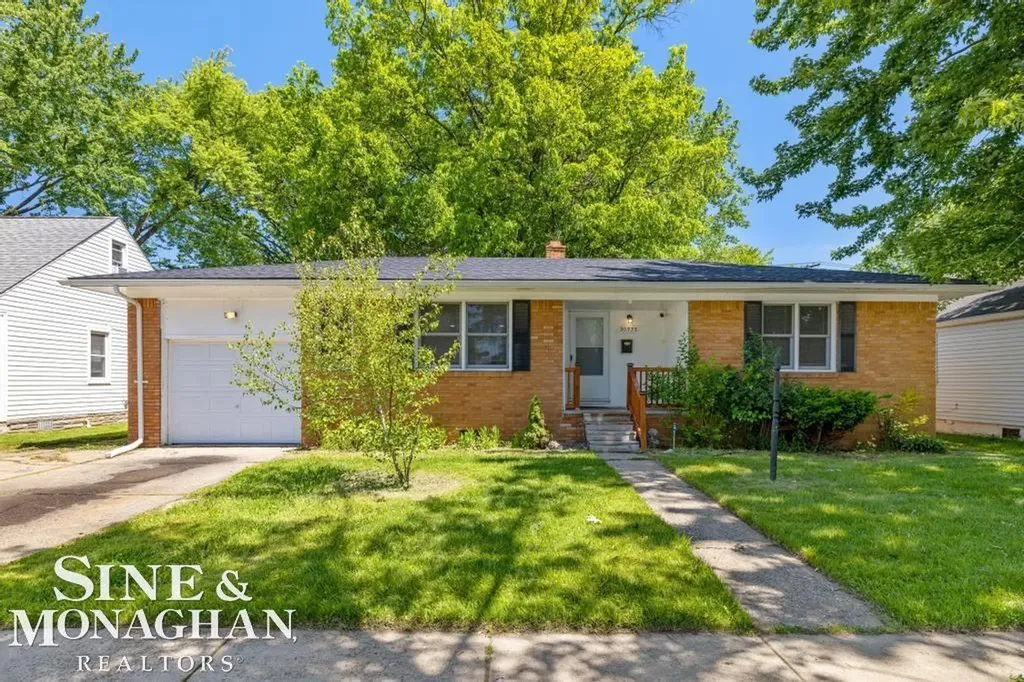 20933 Ridgemont Road Harper Woods City MI 48225