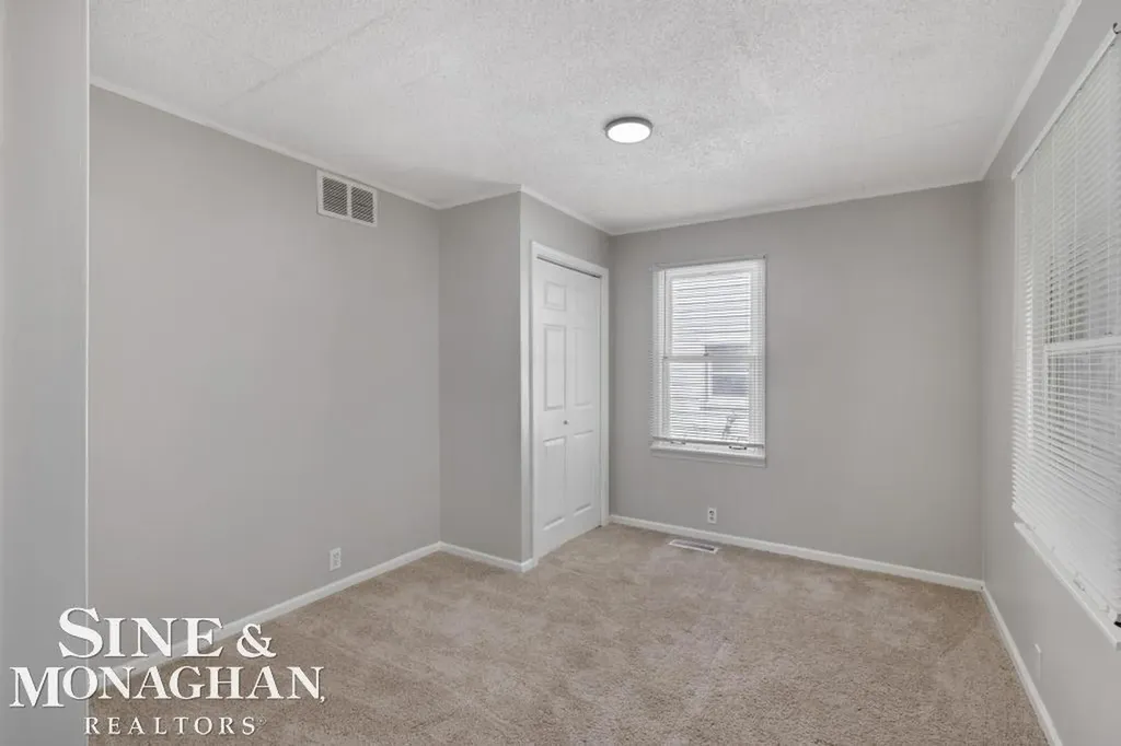 20933 Ridgemont Road Harper Woods City MI 48225