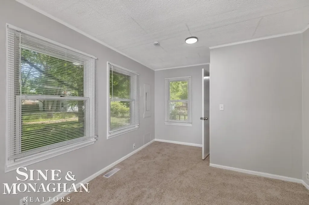 20933 Ridgemont Road Harper Woods City MI 48225