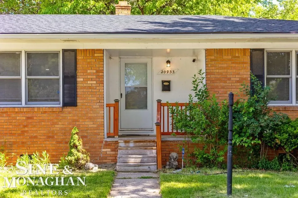 20933 Ridgemont Road Harper Woods City MI 48225