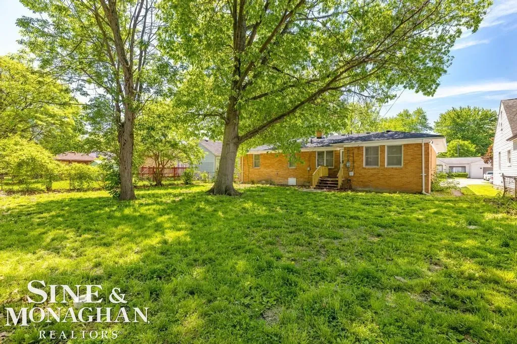 20933 Ridgemont Road Harper Woods City MI 48225
