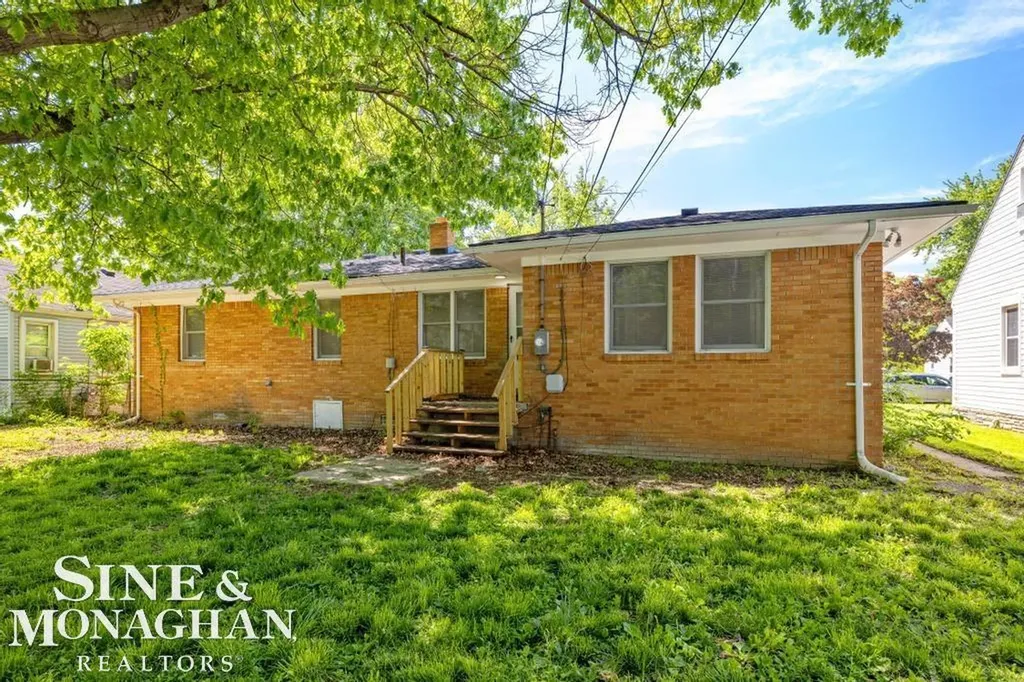 20933 Ridgemont Road Harper Woods City MI 48225