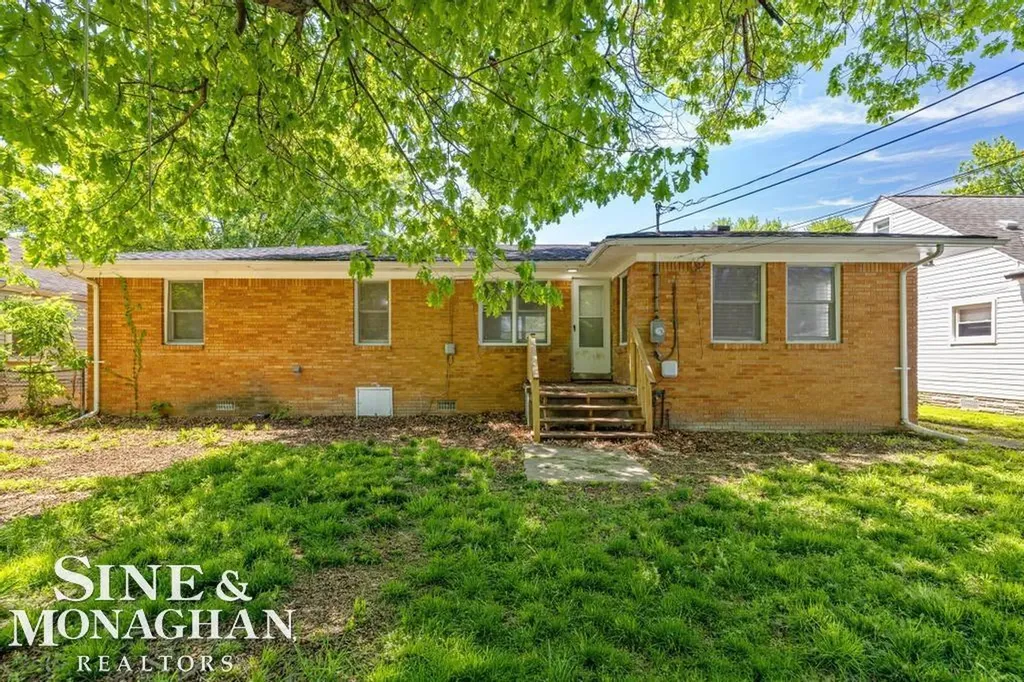 20933 Ridgemont Road Harper Woods City MI 48225