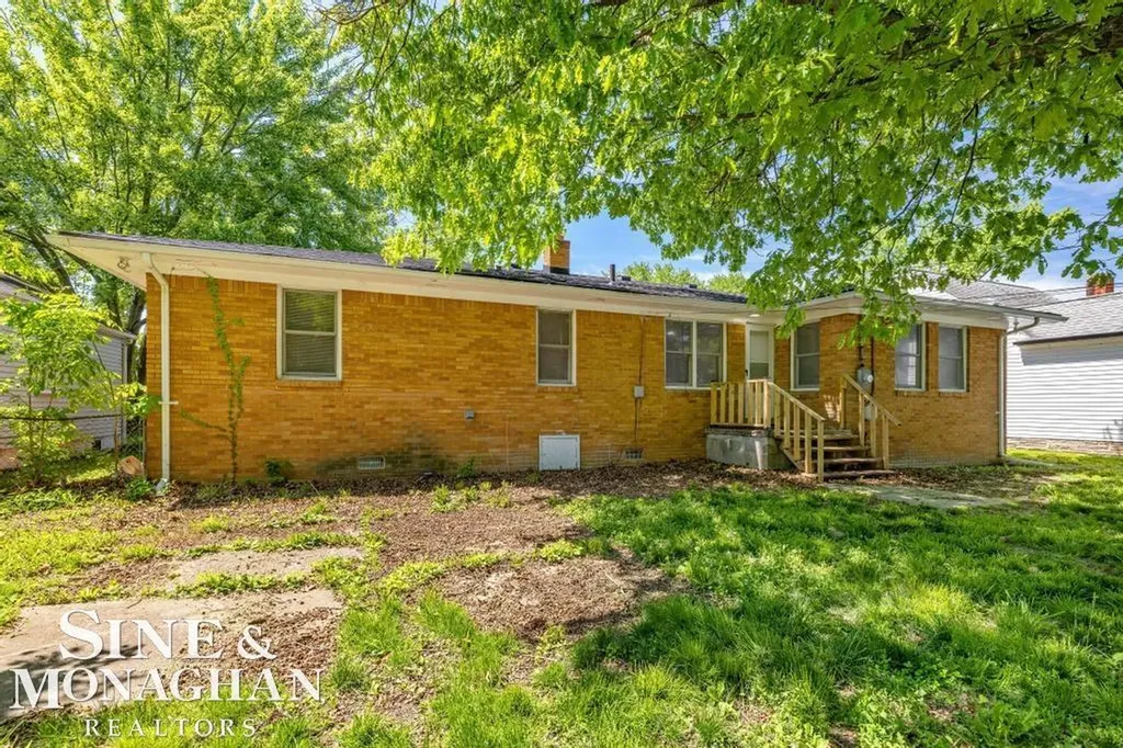 20933 Ridgemont Road Harper Woods City MI 48225