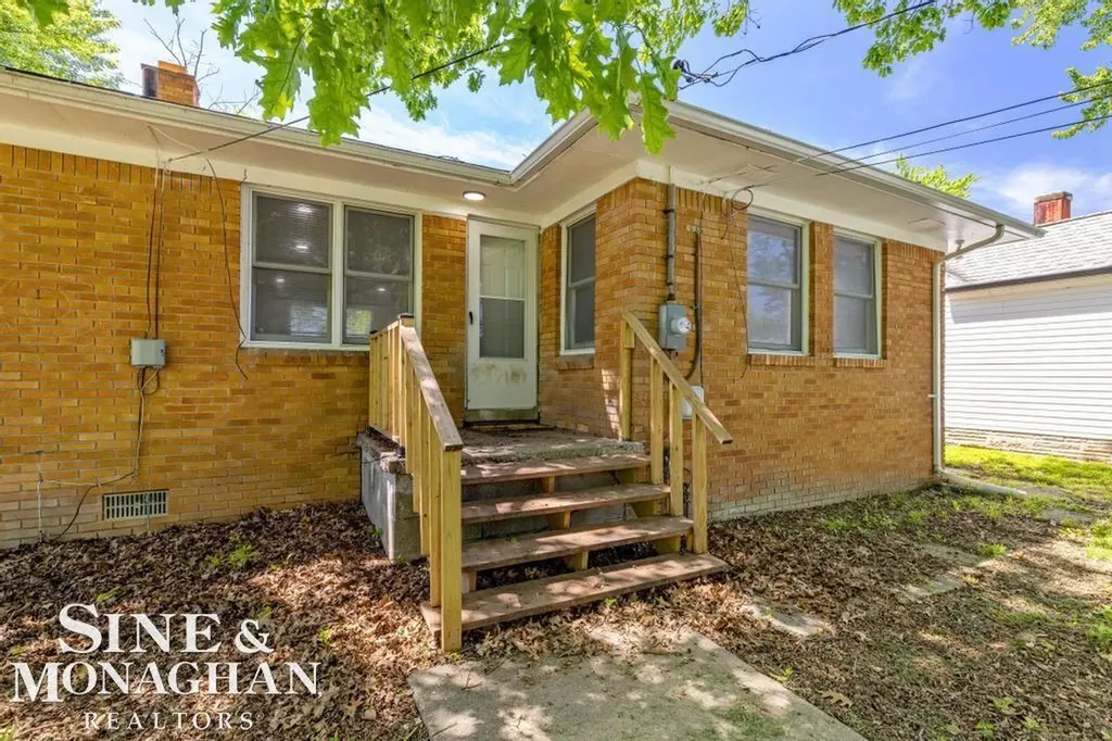 20933 Ridgemont Road Harper Woods City MI 48225