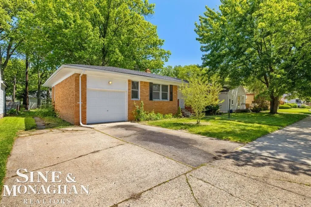 20933 Ridgemont Road Harper Woods City MI 48225