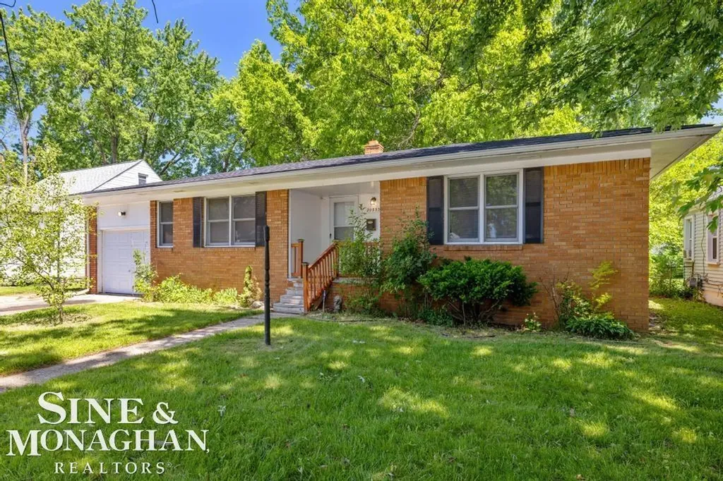 20933 Ridgemont Road Harper Woods City MI 48225
