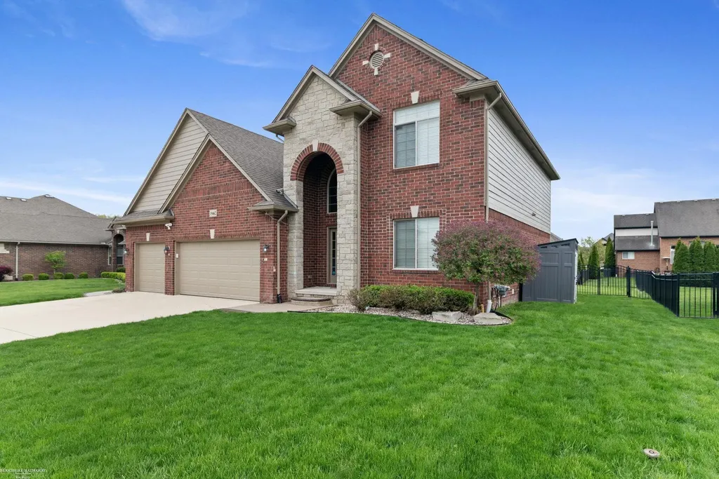 19462 Elkhound Road Macomb Township MI 48044