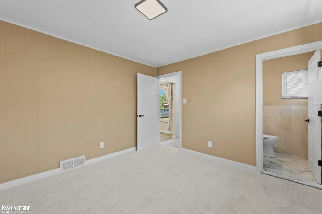 16504 Collinson Avenue Eastpointe City MI 48021