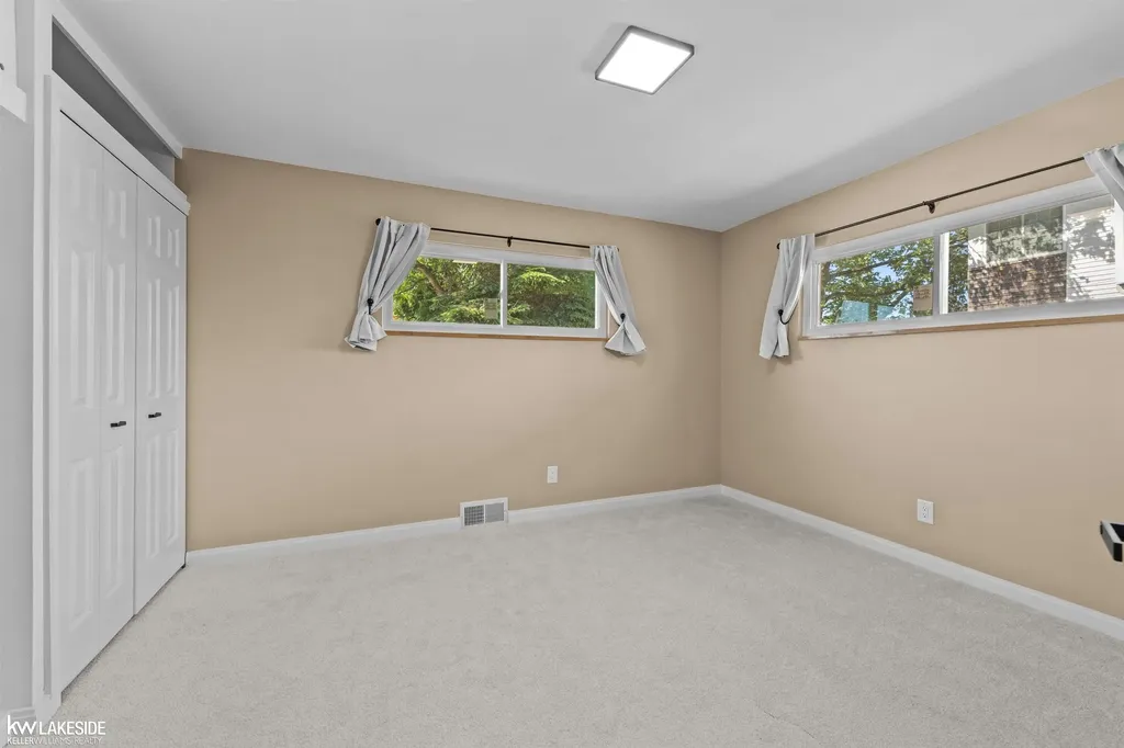 16504 Collinson Avenue Eastpointe City MI 48021