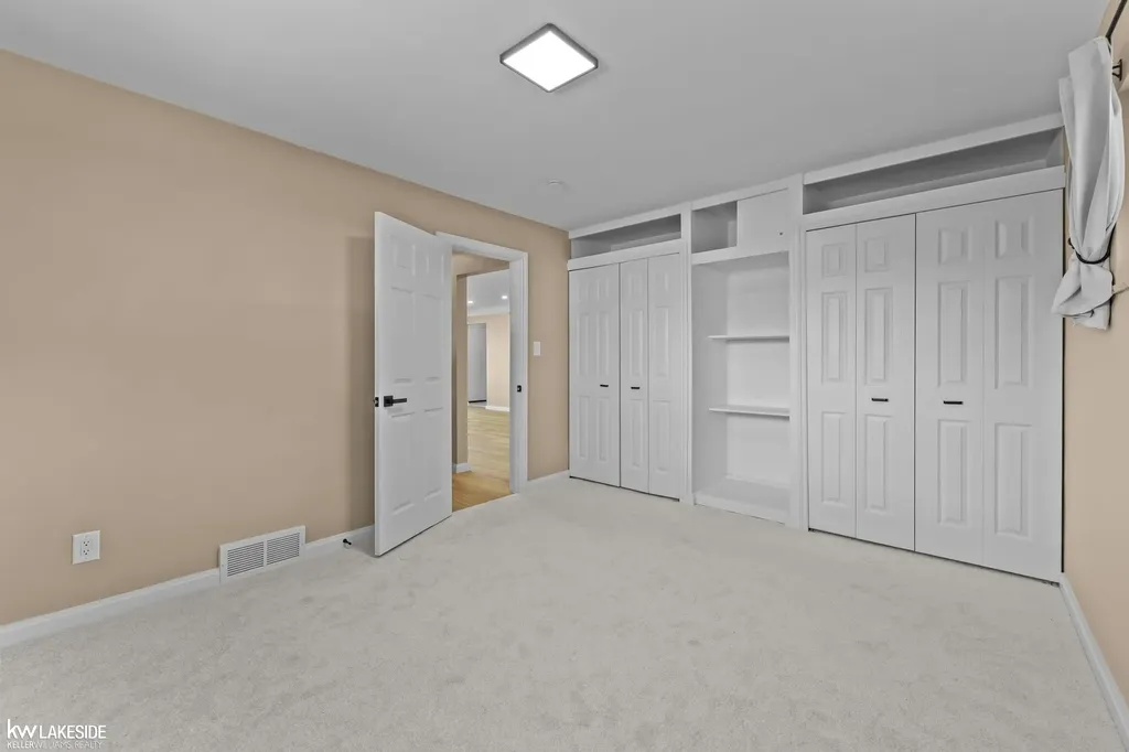 16504 Collinson Avenue Eastpointe City MI 48021