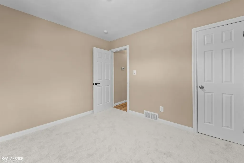16504 Collinson Avenue Eastpointe City MI 48021