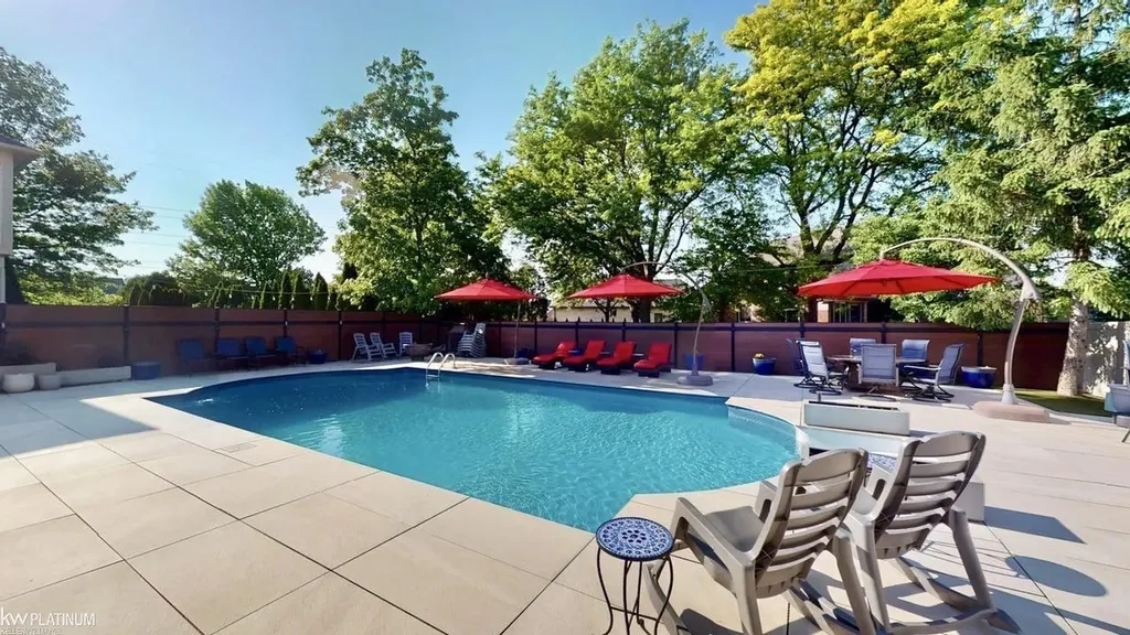 43421 Brooks Drive Clinton Charter Township MI 48038