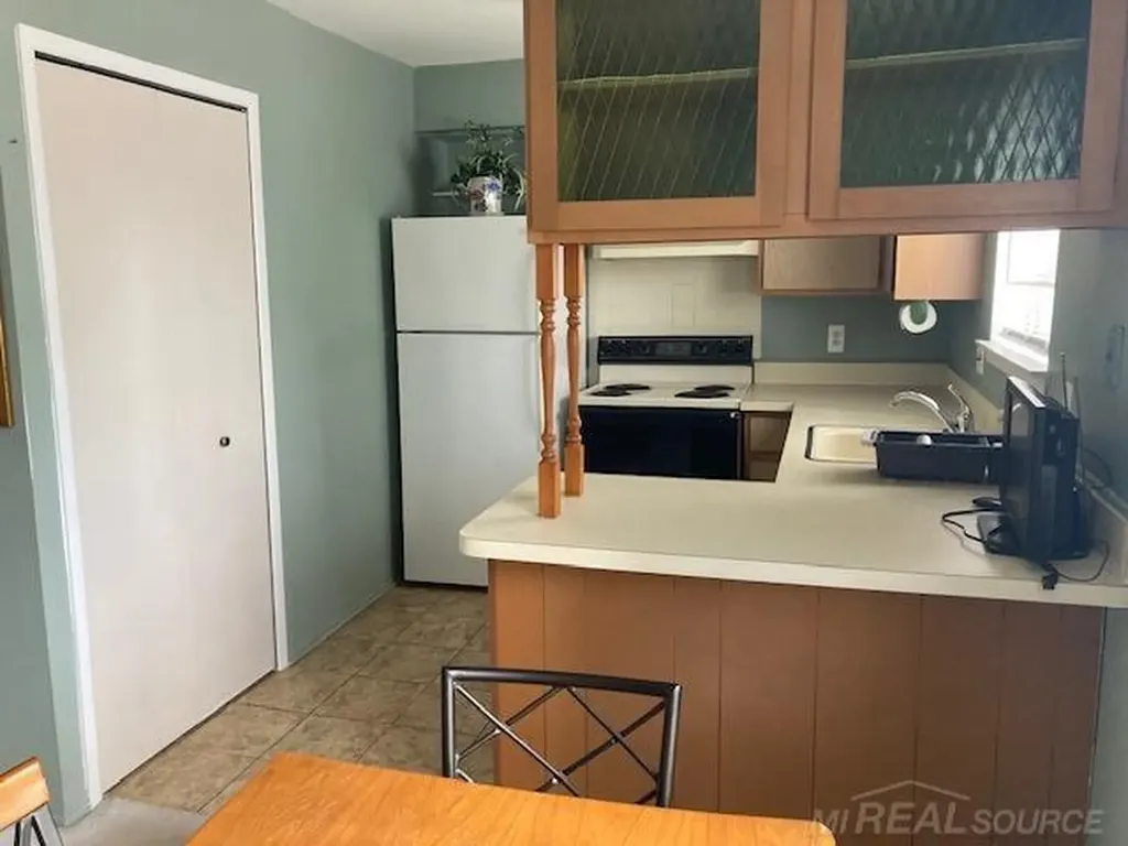 29217 Hayes #2 Road Warren City MI 48088