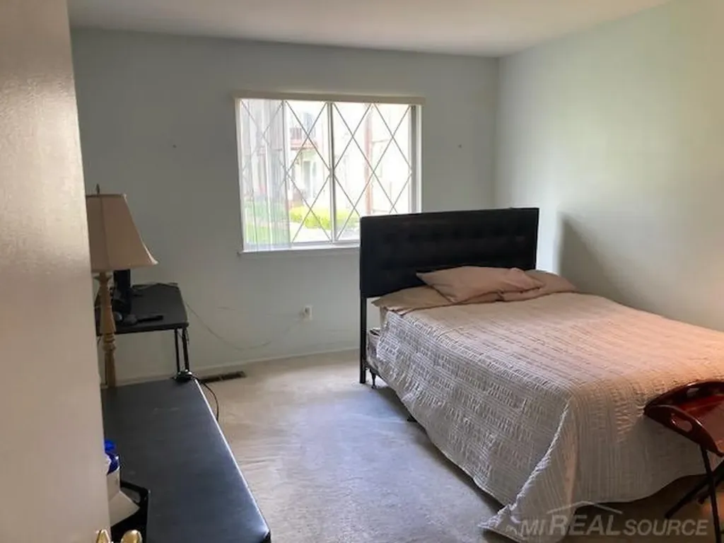 29217 Hayes #2 Road Warren City MI 48088
