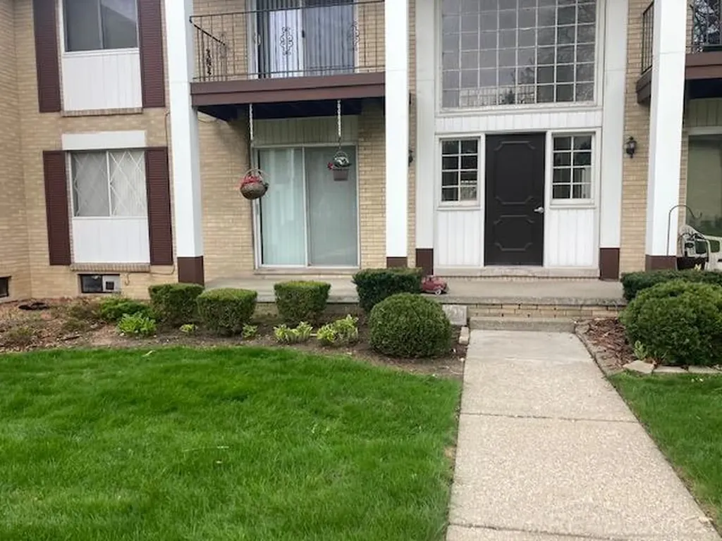 29217 Hayes #2 Road Warren City MI 48088
