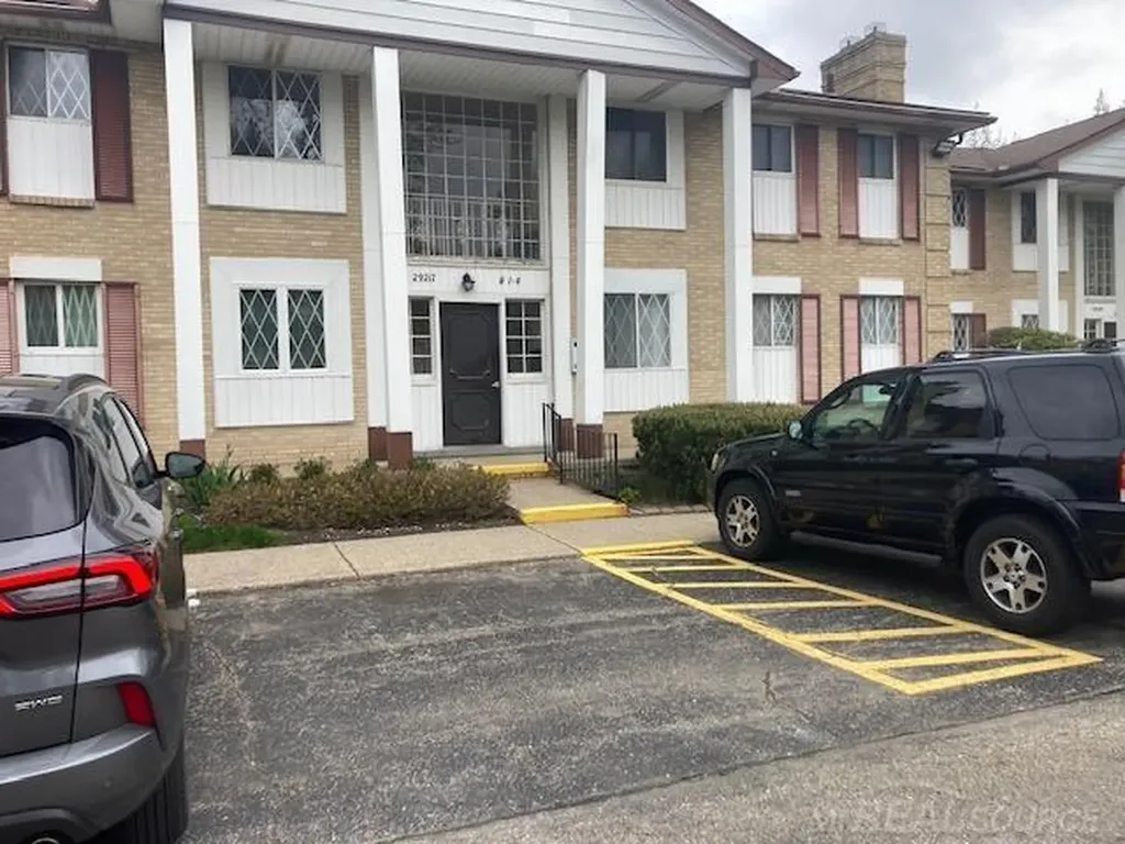 29217 Hayes #2 Road Warren City MI 48088