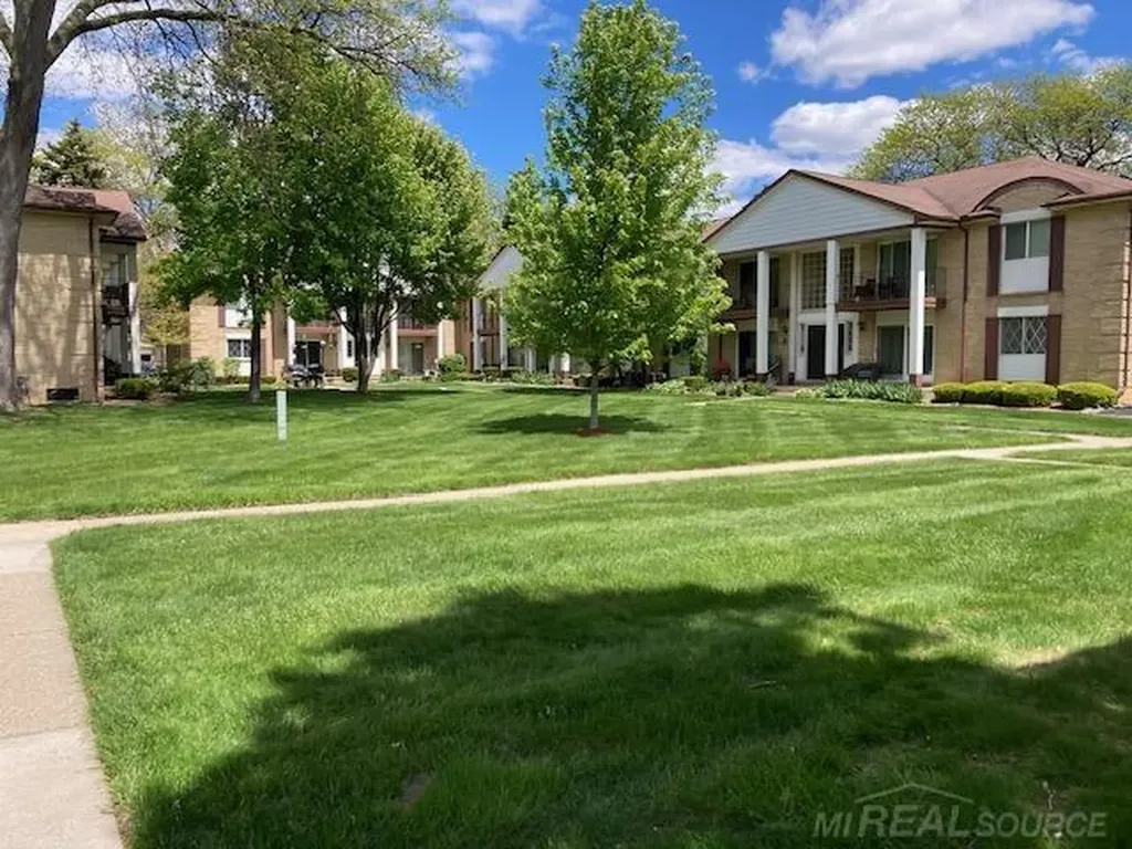 29217 Hayes #2 Road Warren City MI 48088