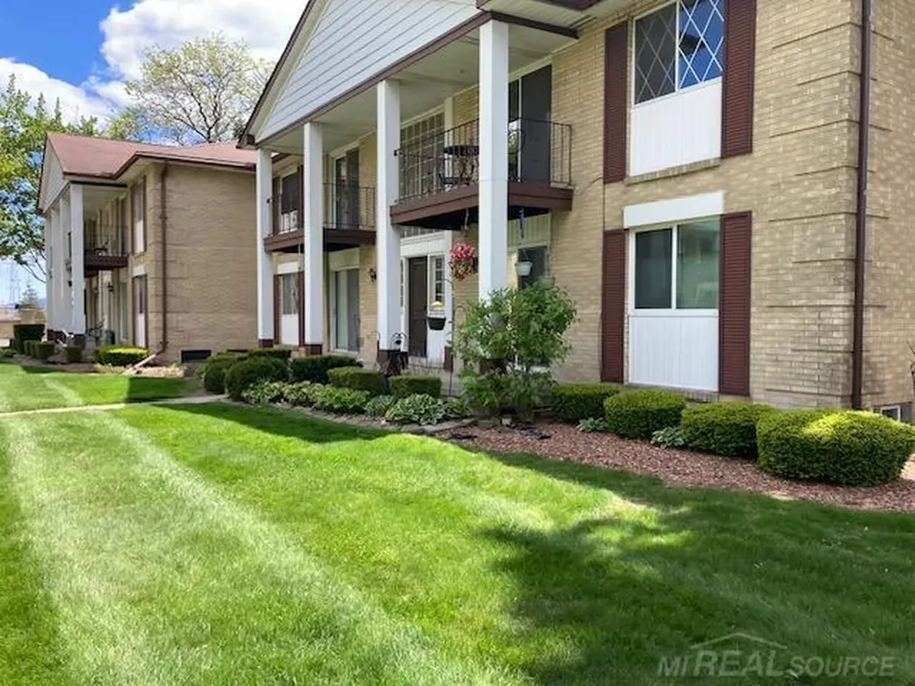 29217 Hayes #2 Road Warren City MI 48088