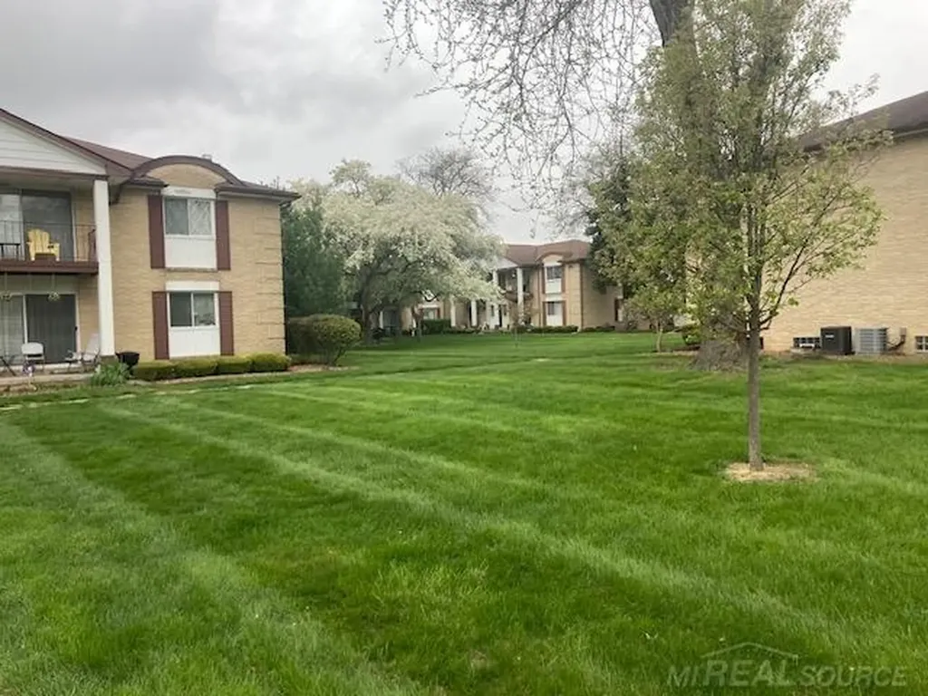 29217 Hayes #2 Road Warren City MI 48088