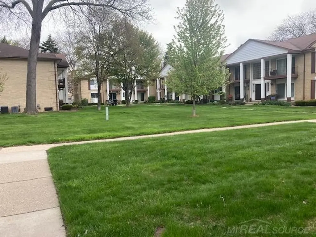 29217 Hayes #2 Road Warren City MI 48088