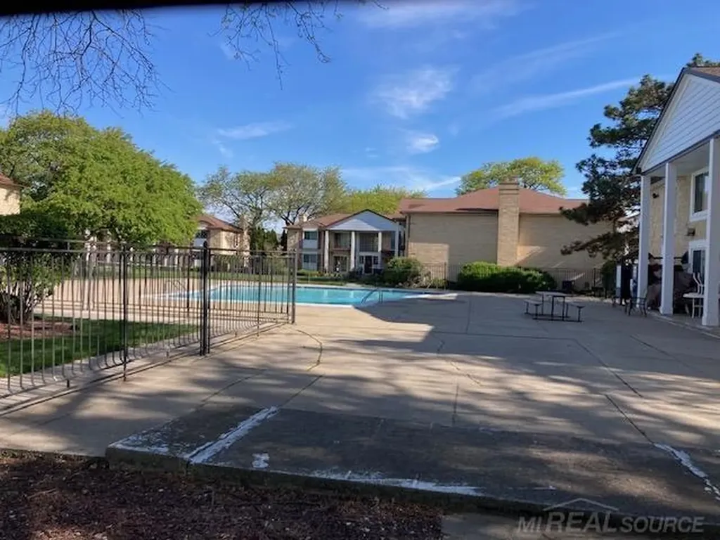 29217 Hayes #2 Road Warren City MI 48088