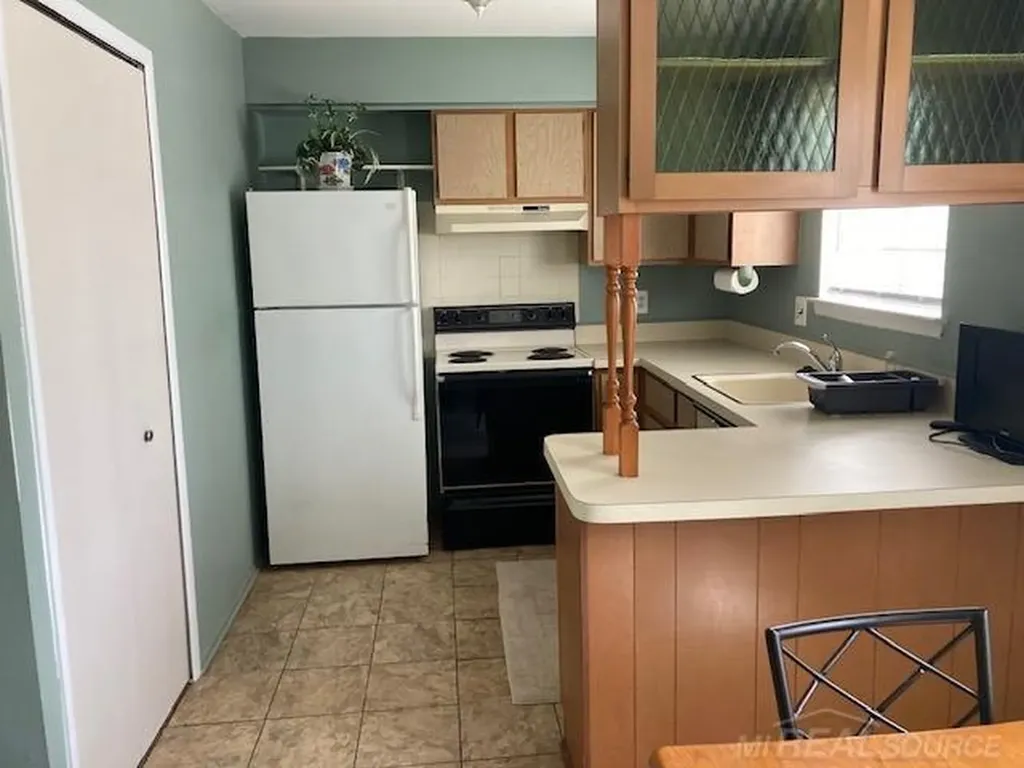 29217 Hayes #2 Road Warren City MI 48088