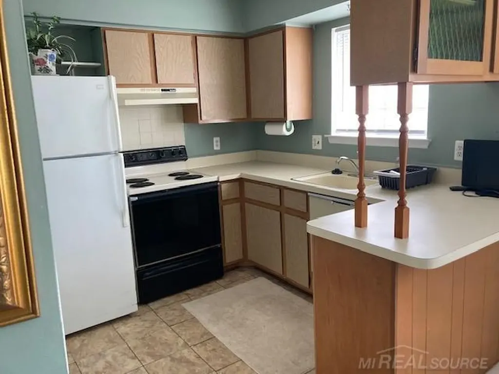 29217 Hayes #2 Road Warren City MI 48088