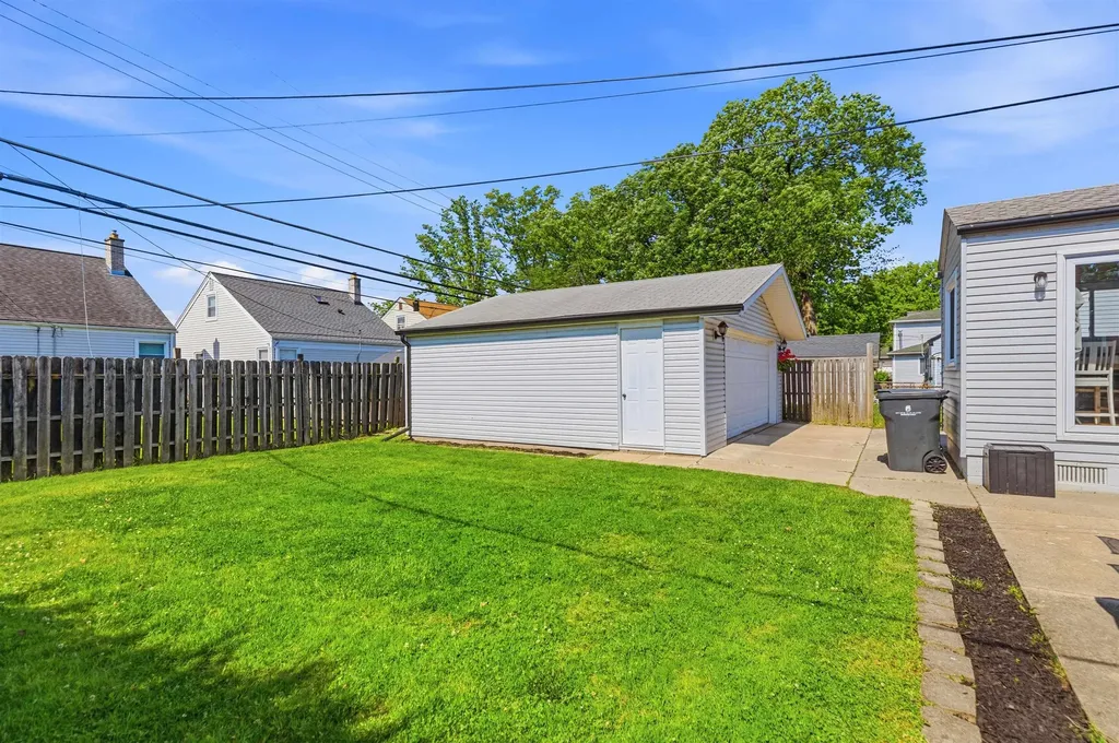 22810 Maxine Street St. Clair Shores City MI 48080